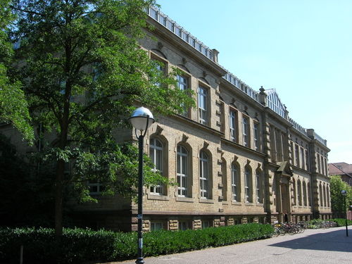 Kollegiengebäude am Ehrenhof Westseite.jpg